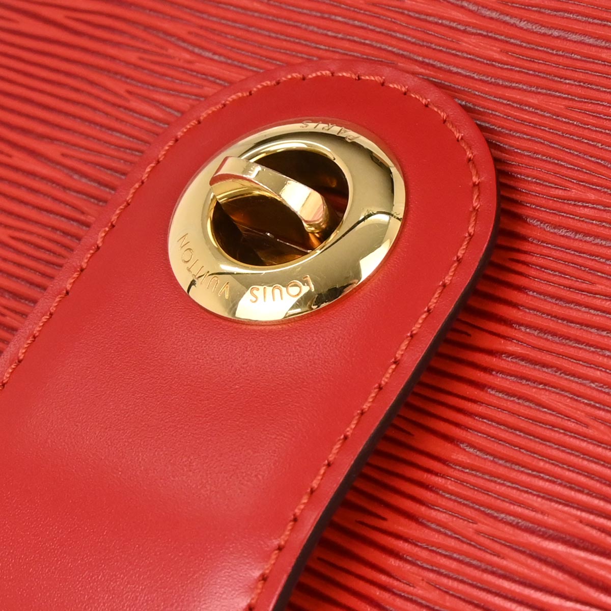 Louis Vuitton 1996 Red Epi Cluny Shoulder Bag M52257