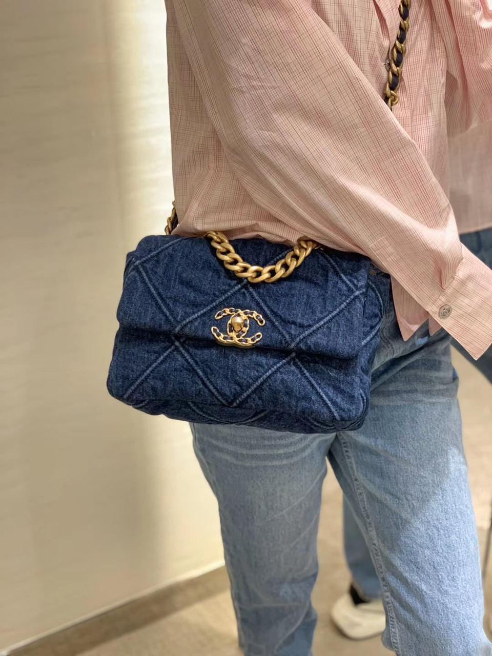 Chanel 19 Handbag Denim Blue For Women GlamIap Bag, Shoulder And Crossbody Bags 10.1in/26cm AS1160 B02876 N6832