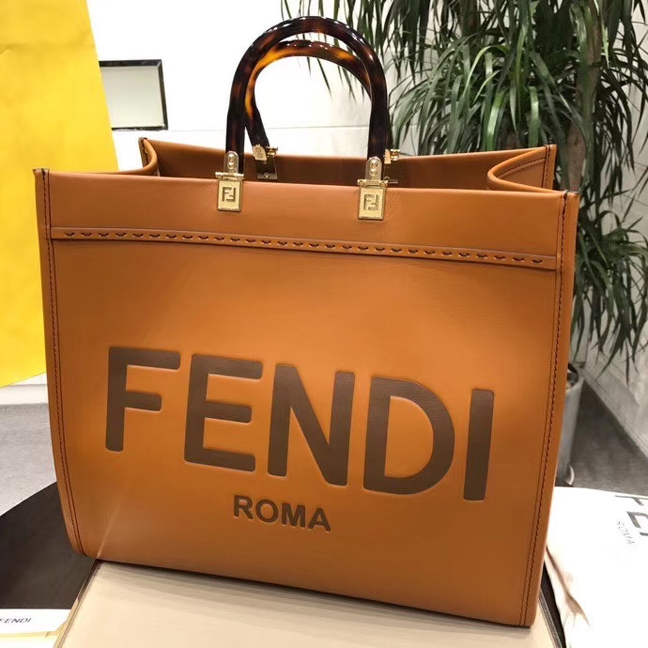 Sunshine Large Tote Bag Brown For Women, Women’s Handbags, Shoulder And Crossbody Bags 15.7in/40cm FF 8BH372ABottega VenetaLF0PWZ
