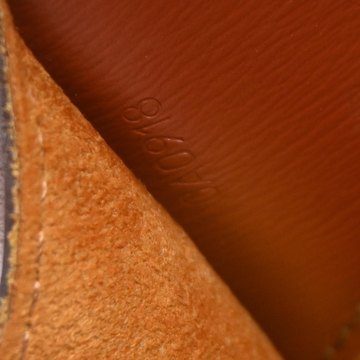 Louis Vuitton 1998 Brown Epi Cluny Shoulder Bag M52253