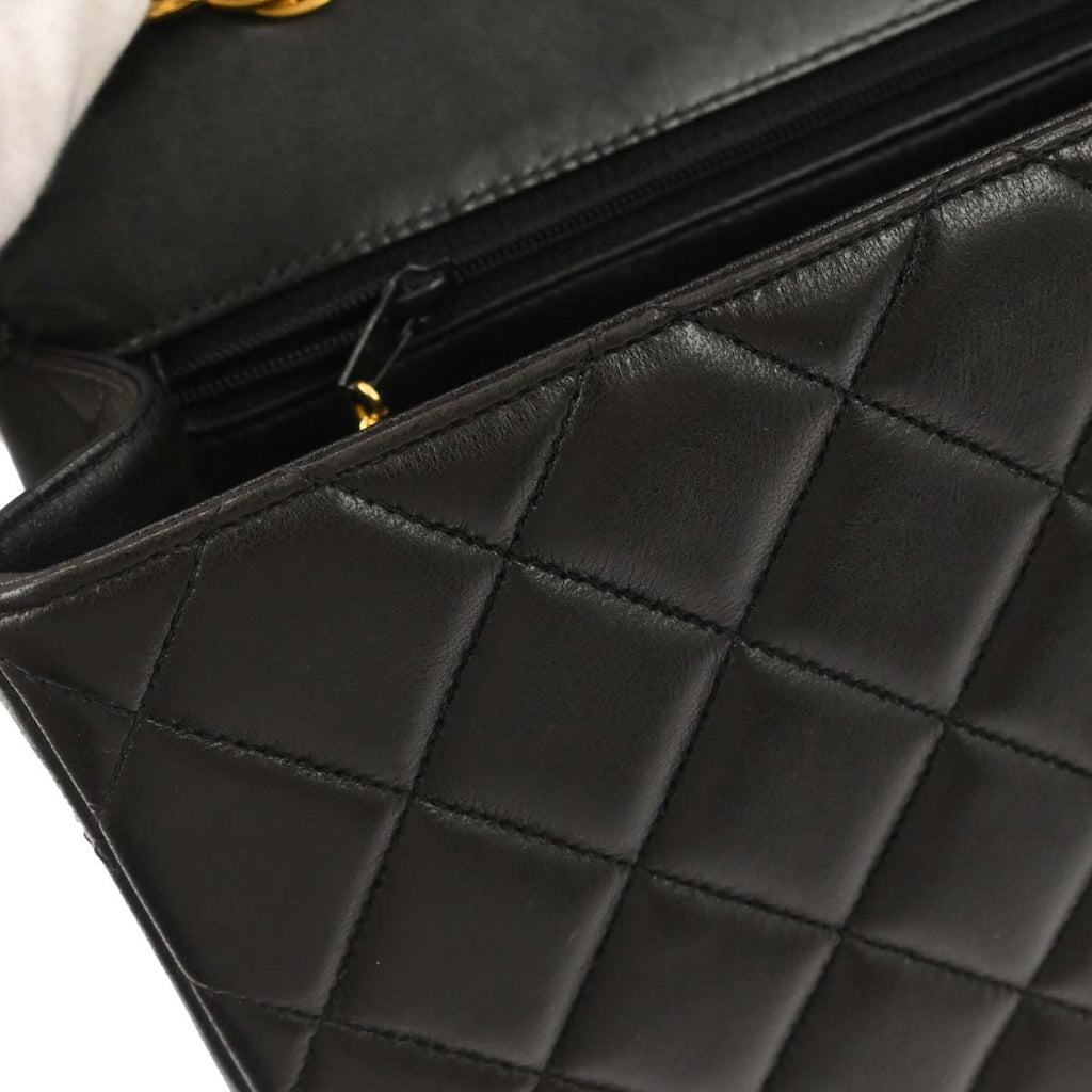 Chanel 1996-1997 Black Lambskin Jumbo Classic Flap Shoulder Bag