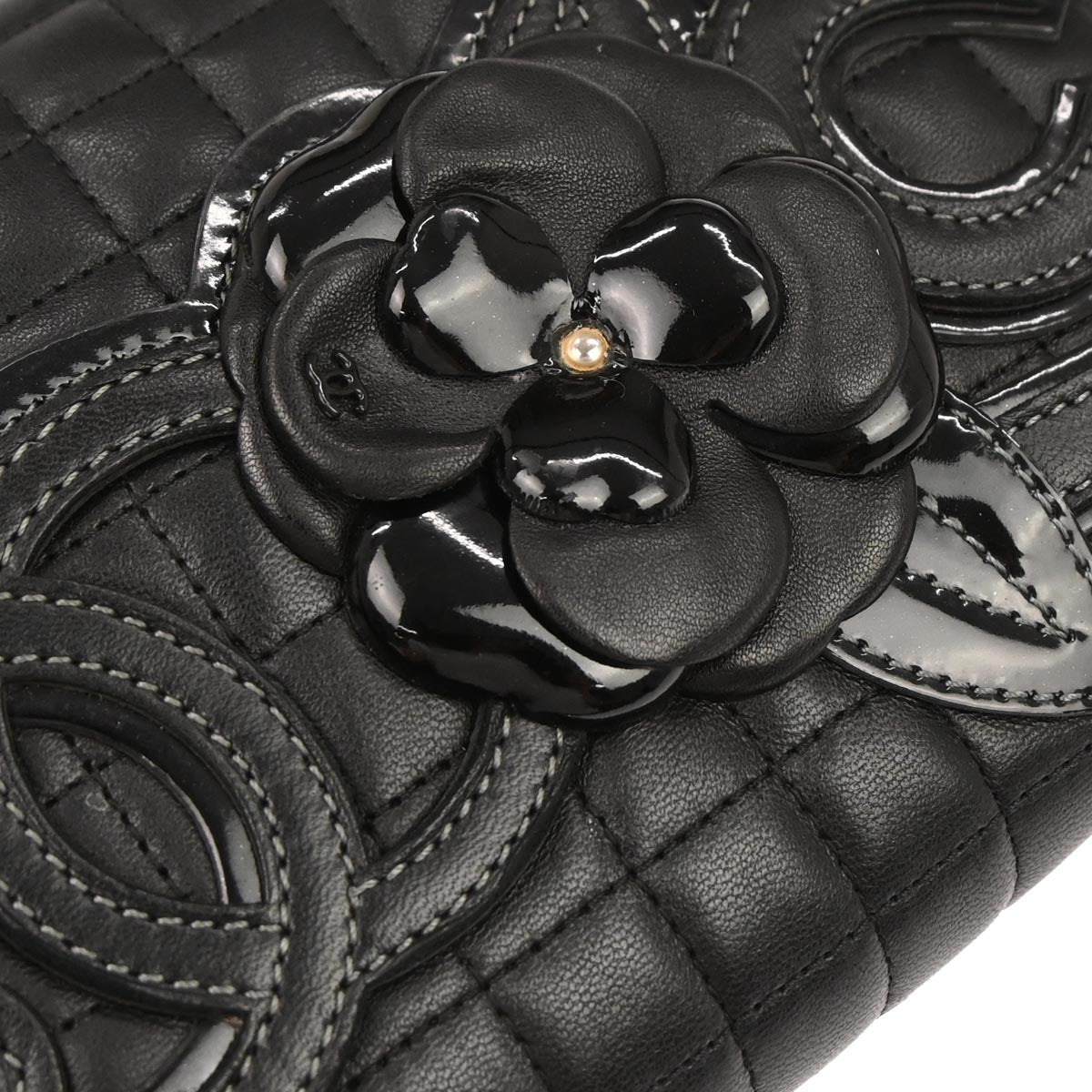 Chanel 2005-2006 Black Lambskin Choco Bar Camellia No.5 CC Clover Handbag