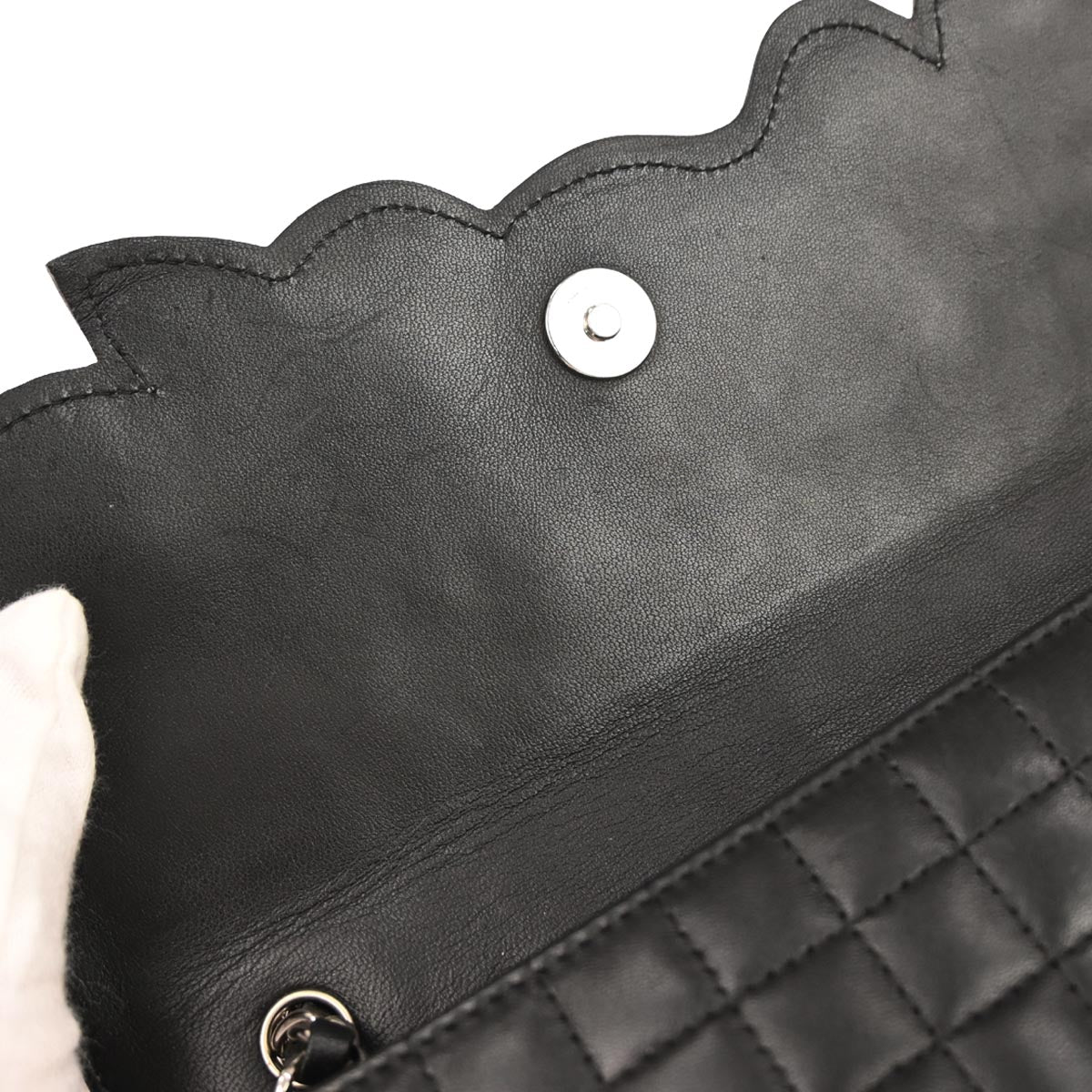 Chanel 2005-2006 Black Lambskin Choco Bar Camellia No.5 CC Clover Handbag
