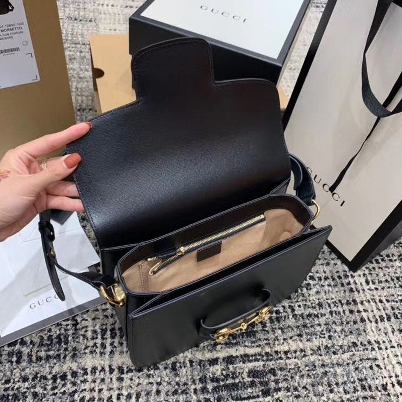 Gucci Horsebit 1955 Shoulder Bag Black Textured With A Vintage Effect For Women 9.8in/25cm Gucci ‎602204 1DB0G 1000