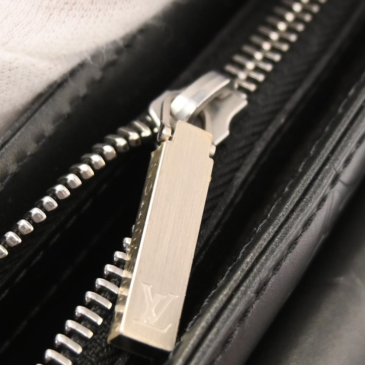 Louis Vuitton 2002 Black Monogram Mat Alston Shoulder Bag M55122