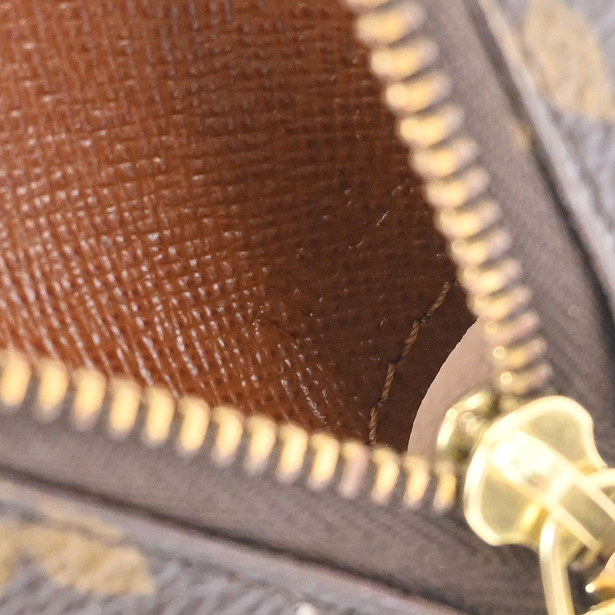 Louis Vuitton 2004 Monogram Trousse Demi Ronde Cosmetic Pouch M47520