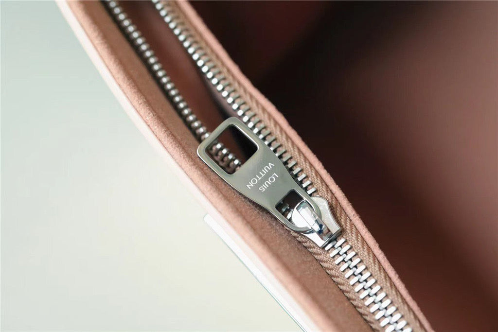 Louis Vuitton Cluny Mini Epi Quartz For Women,  Shoulder And Crossbody Bags 20cm/7.9in Louis Vuitton M58928