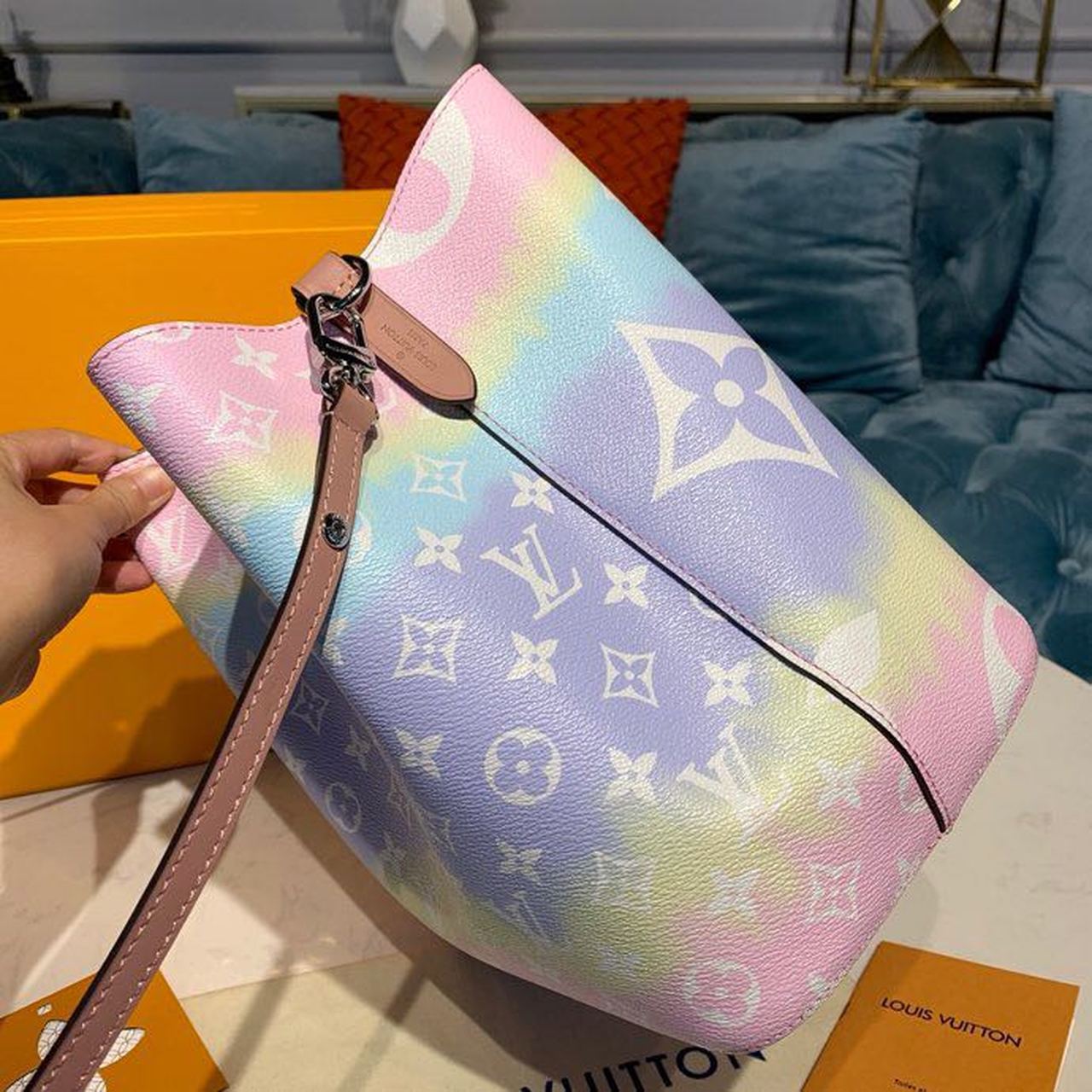 Louis Vuitton Escale NeoNoe MM Bucket Bag Monogram Canvas Multicolor For Women,  Shoulder And Crossbody Bags 10.2in/26cm Louis Vuitton M45124