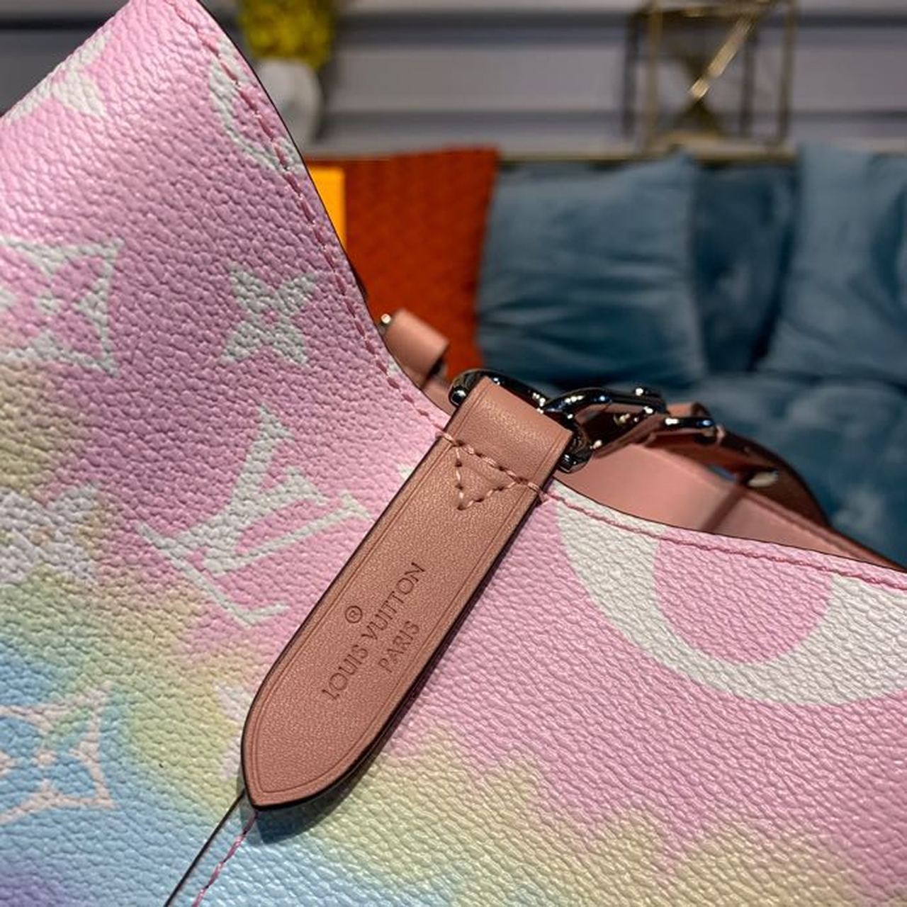 Louis Vuitton Escale NeoNoe MM Bucket Bag Monogram Canvas Multicolor For Women,  Shoulder And Crossbody Bags 10.2in/26cm Louis Vuitton M45124