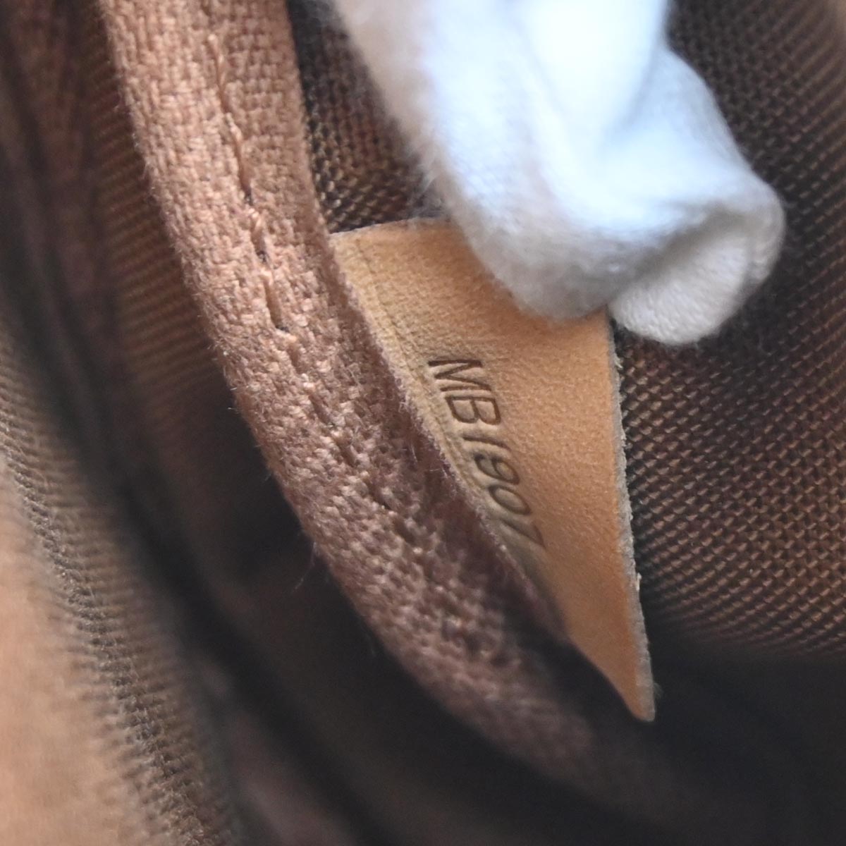 Louis Vuitton 1997 Monogram Saumur 30 Messenger Shoulder Bag M42256