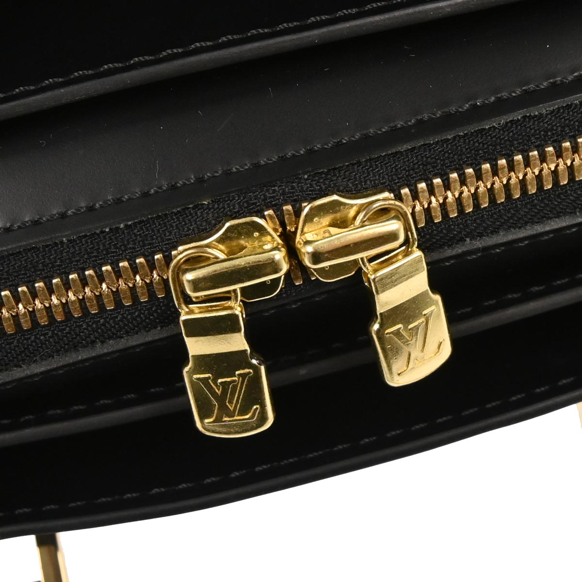 Louis Vuitton 2005 Black Epi Pont Neuf Handbag M52052