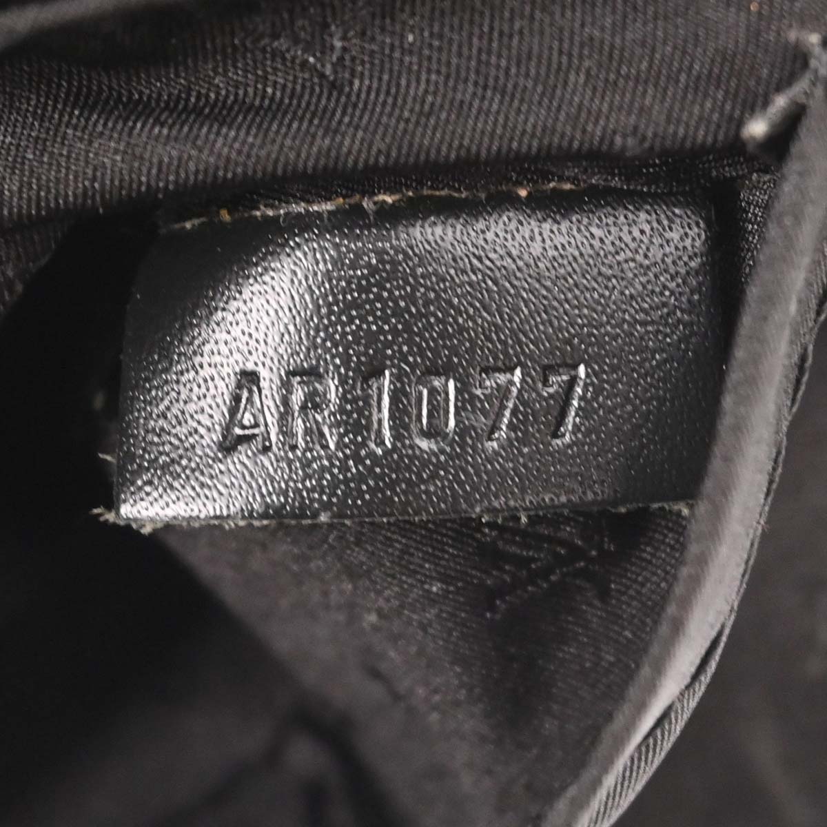Louis Vuitton 2007 Black Suhali Precieux Handbag M91776