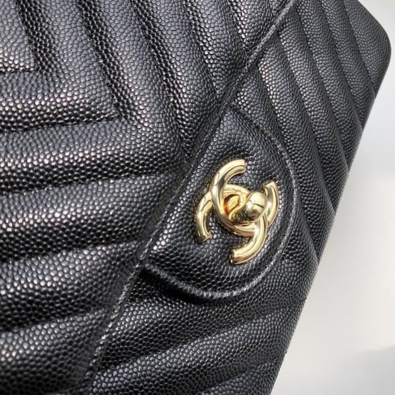 Chanel Chevron Classic Handbag Gold Toned Hardware Black For Women, WomenÃ¢â‚¬â„¢s Bags, Shoulder And Crossbody Bags 10.2in/26cm