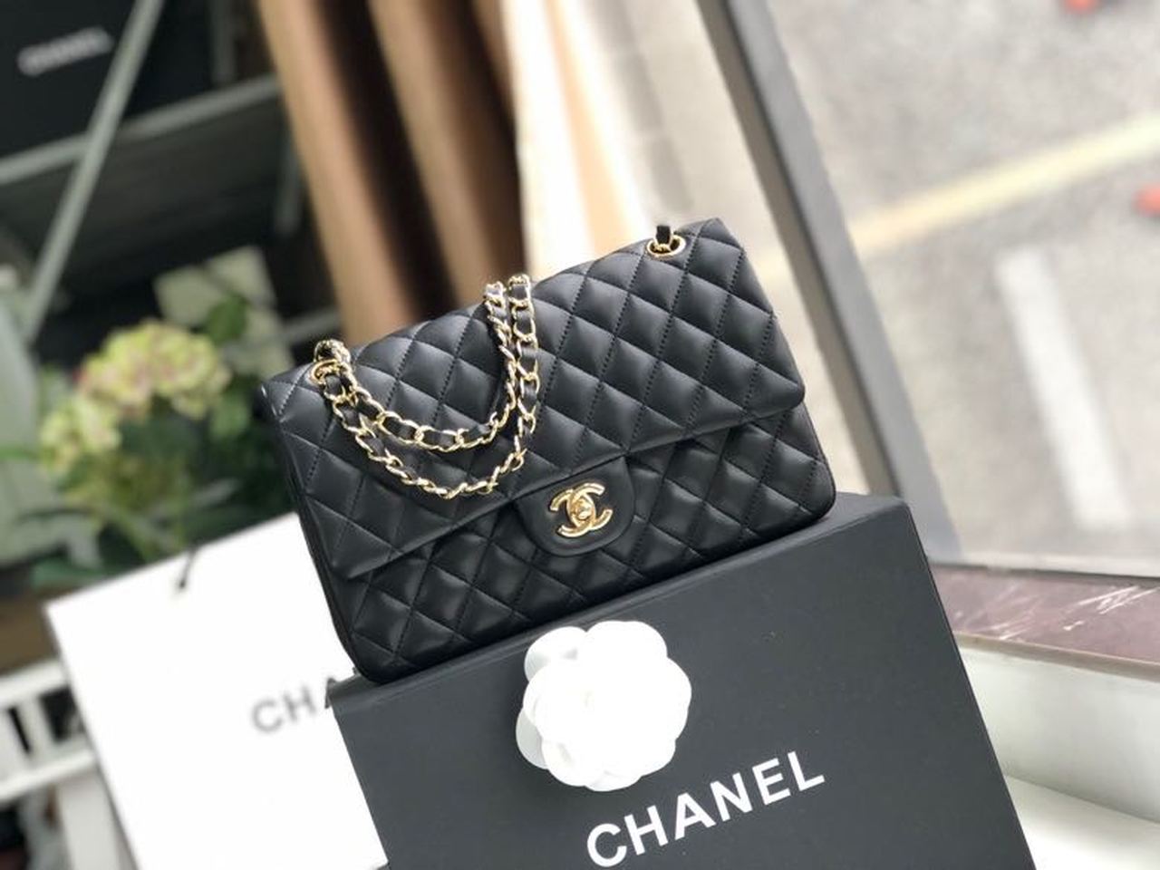 Chanel Classic Handbag Gold Toned Hardware BlackÃ‚Â For Women Bags, Shoulder And Crossbody Bags 10.2in/26cm A01112
