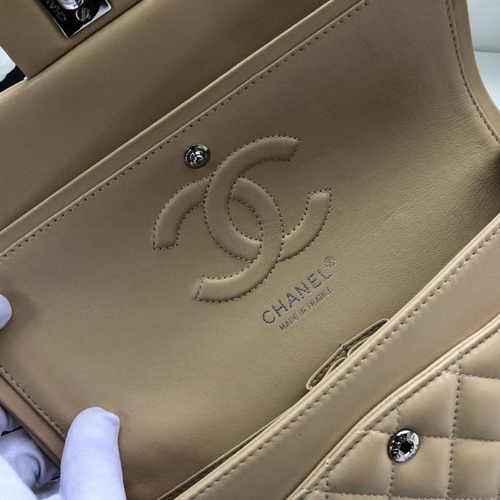 Chanel Classic Handbag SiLouis Vuittoner Hardware Beige For Women, Women’s Bags, Shoulder And Crossbody Bags 10.2in/26cm A01112
