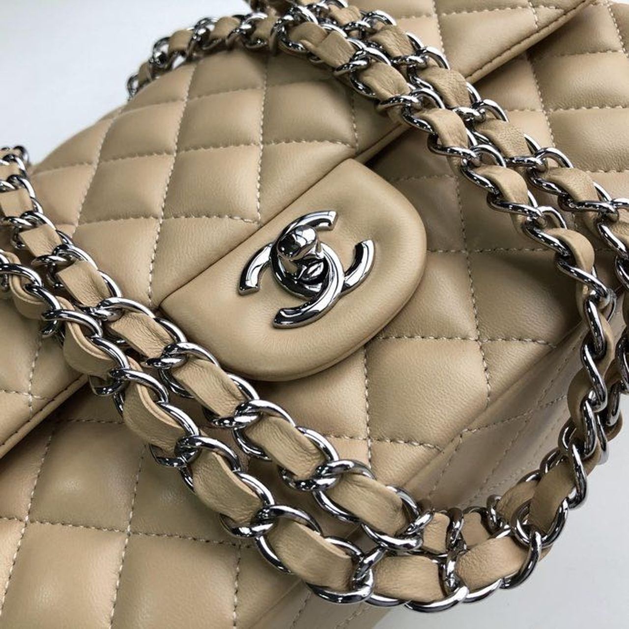 Chanel Classic Handbag SiLouis Vuittoner Hardware Beige For Women, Women’s Bags, Shoulder And Crossbody Bags 10.2in/26cm A01112