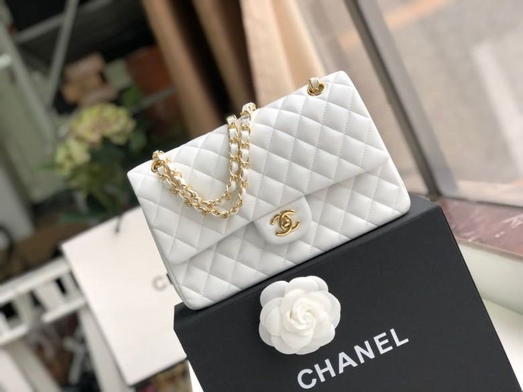 Chanel Classic Handbag Gold Toned Hardware WhiteÃ‚Â For Women Bags, Shoulder And Crossbody Bags 10.2in/26cm A01112