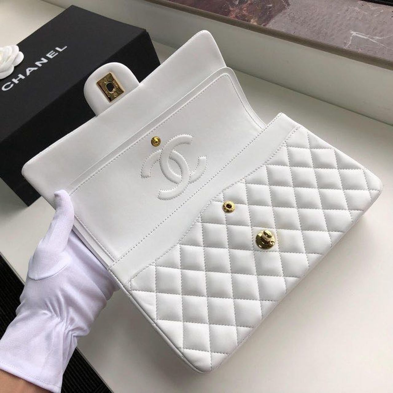 Chanel Classic Handbag Gold Toned Hardware WhiteÃ‚Â For Women Bags, Shoulder And Crossbody Bags 10.2in/26cm A01112