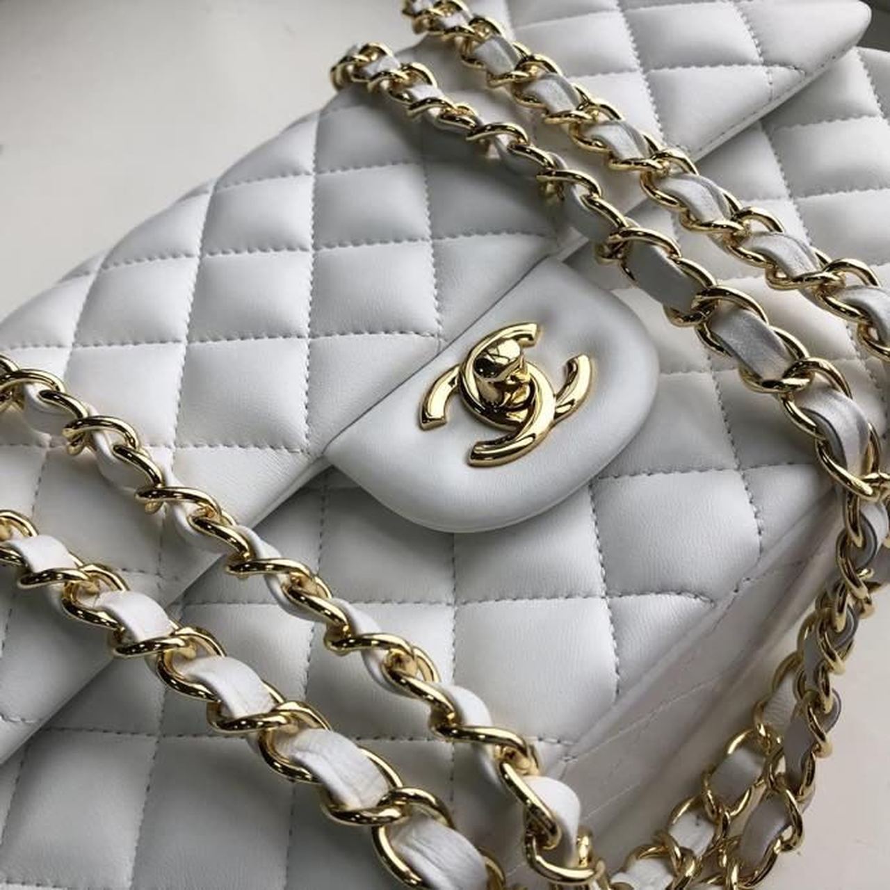 Chanel Classic Handbag Gold Toned Hardware WhiteÃ‚Â For Women Bags, Shoulder And Crossbody Bags 10.2in/26cm A01112