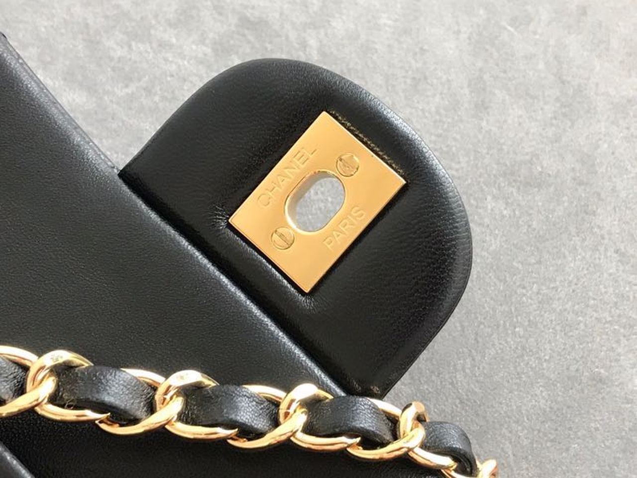 Chanel Classic Flap Bag 25cm Gold Hardware Lambskin Leather Spring/Summer Collection Black