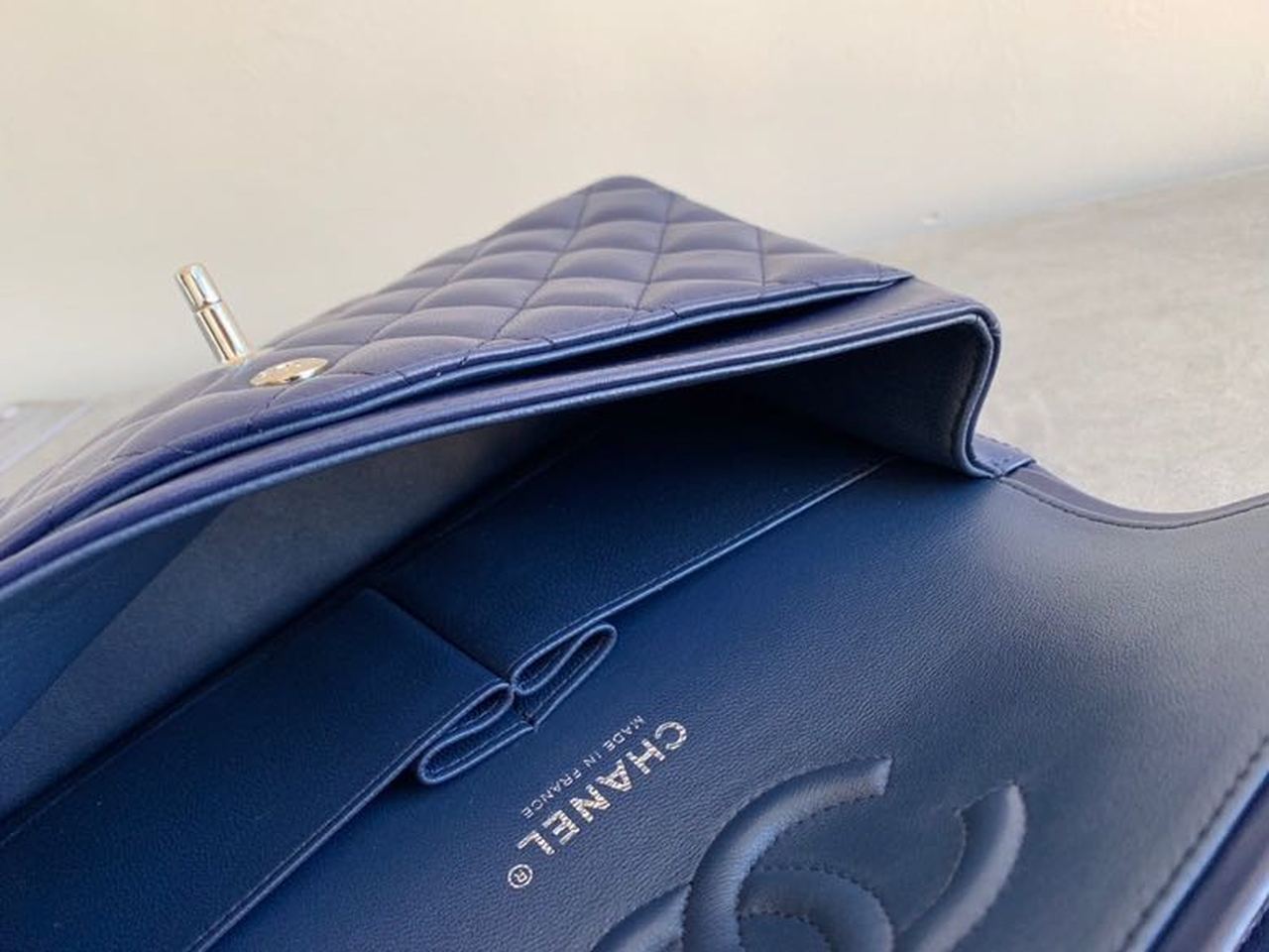 Chanel Classic Handbag Navy Blue For Women Bags, Shoulder And Crossbody Bags 10.2in/26cm A01112