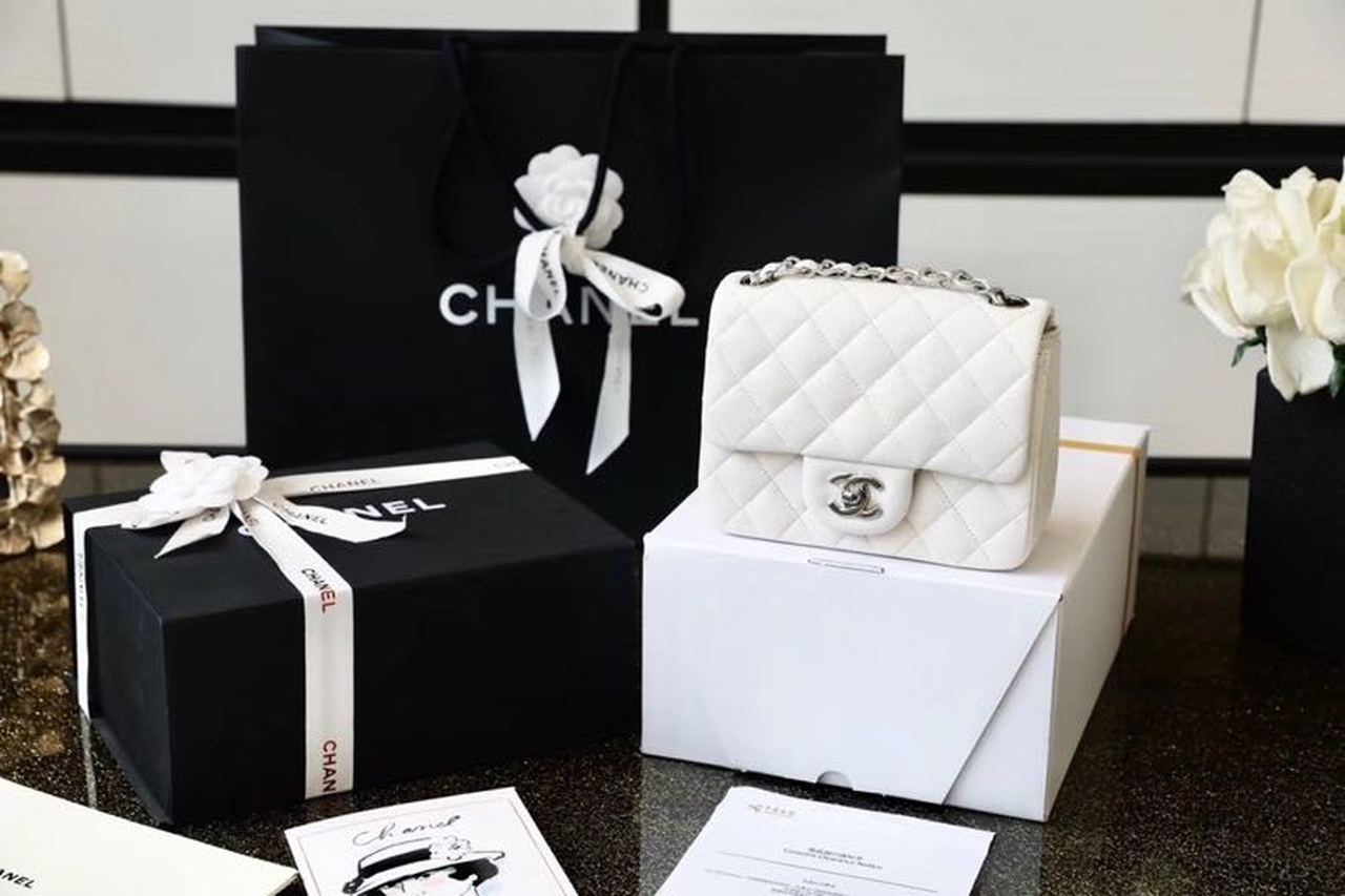 Chanel Classic Mini GlamIap Bag SiLouis Vuittoner Hardware White For Women 6.6in/17cm A35200