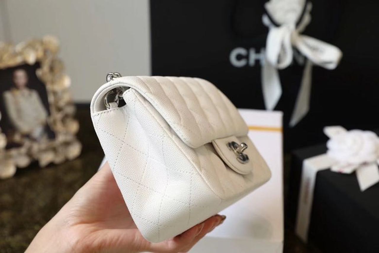 Chanel Classic Mini Flap Bag SiLouis Vuittoner Hardware White For Women 6.6in/17cm A35200