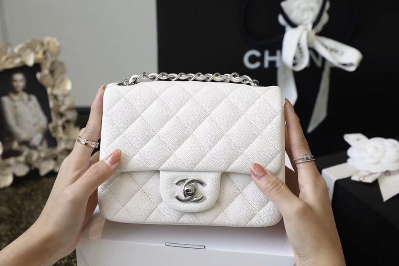 Chanel Classic Mini Flap Bag SiLouis Vuittoner Hardware White For Women 6.6in/17cm A35200
