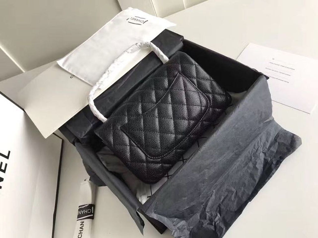 ChanelSmall Classic Handbag SiLouis Vuittoner Hardware Black For Women Bags, Shoulder and Crossbody Bags 7.8in/20cm A01113