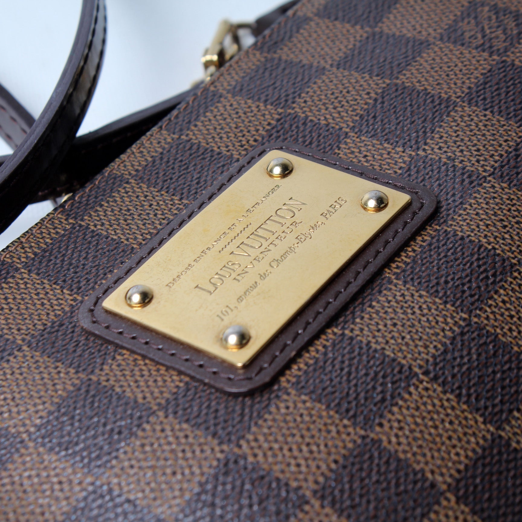 Eva Clutch Ebene