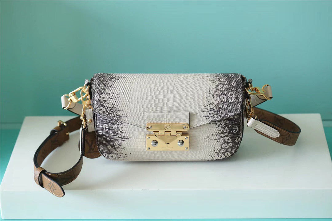 Louis Vuitton Swing Monogram SiLouis Vuittoner For Women,  Shoulder And Crossbody Bags 24cm/9.4in Louis VuittonÃƒâ€šÃ‚Â 