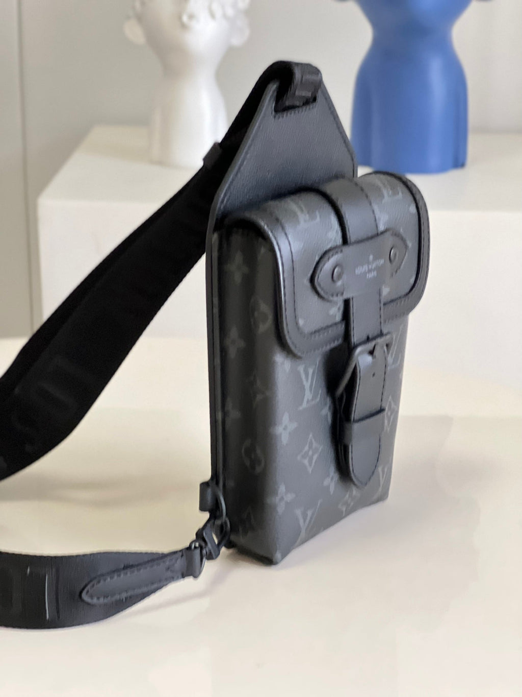 Louis Vuitton Saumur Slingbag Monogram Eclipse Black For Men, Bags, Crossbody Bags 7.1in/18cm Louis Vuitton M45912