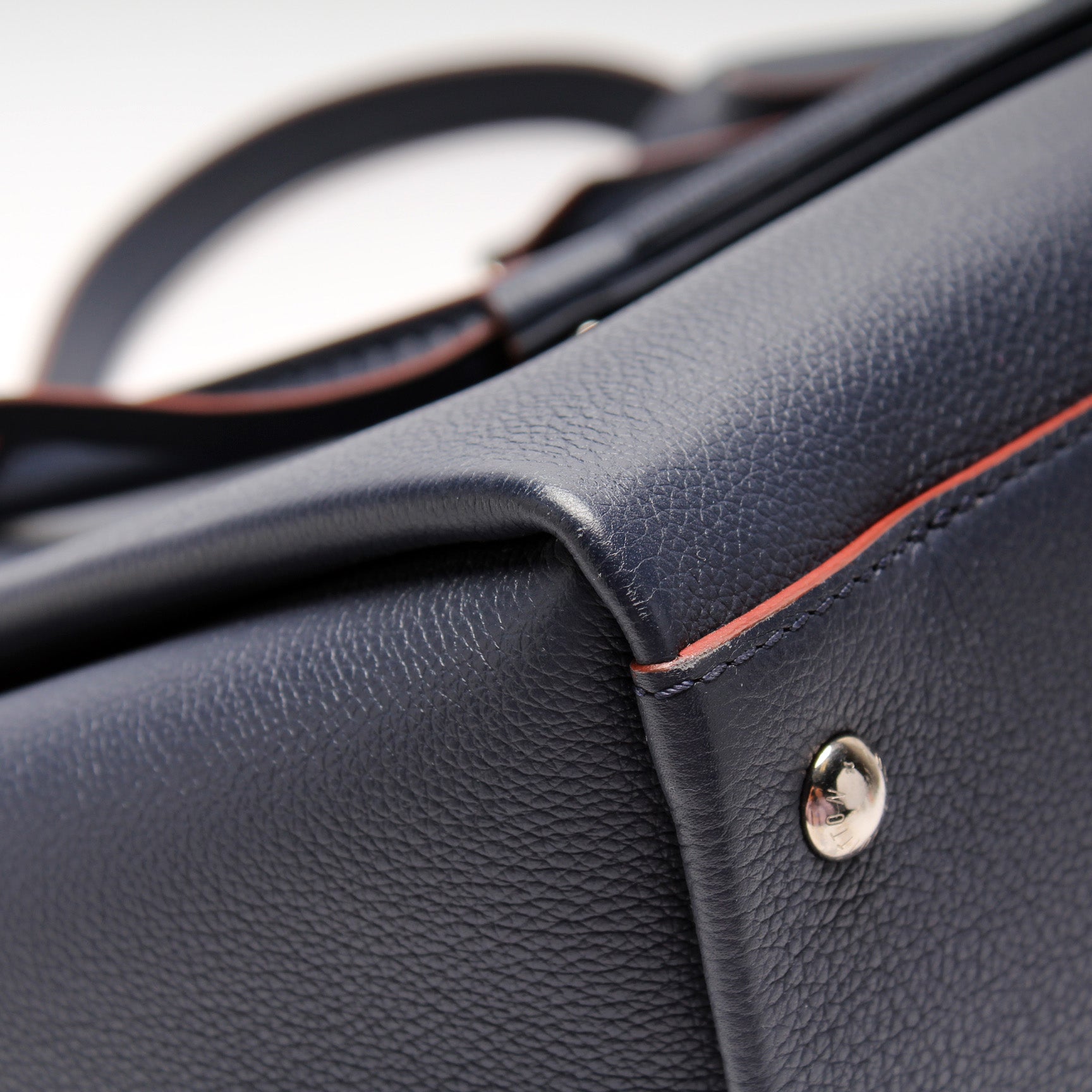 Lockmeto Calfskin