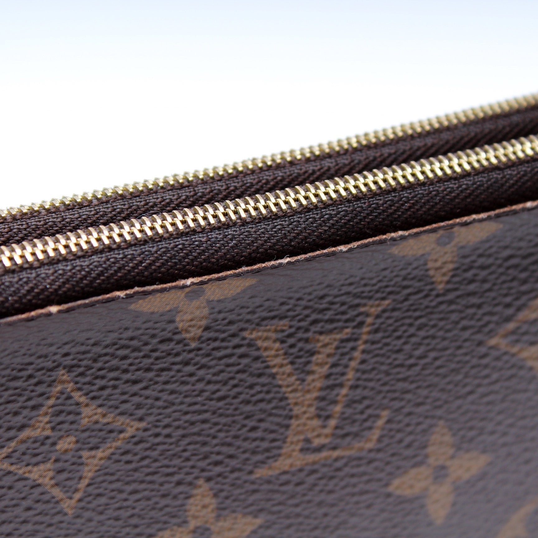 Double Zip Pochette Giant Reverse Monogram