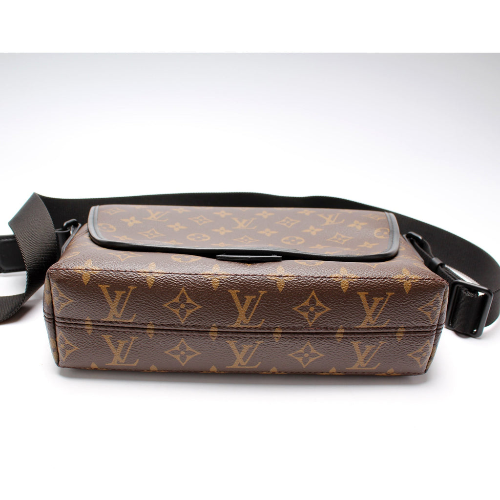 Magnetic Messenger Monogram Macassar