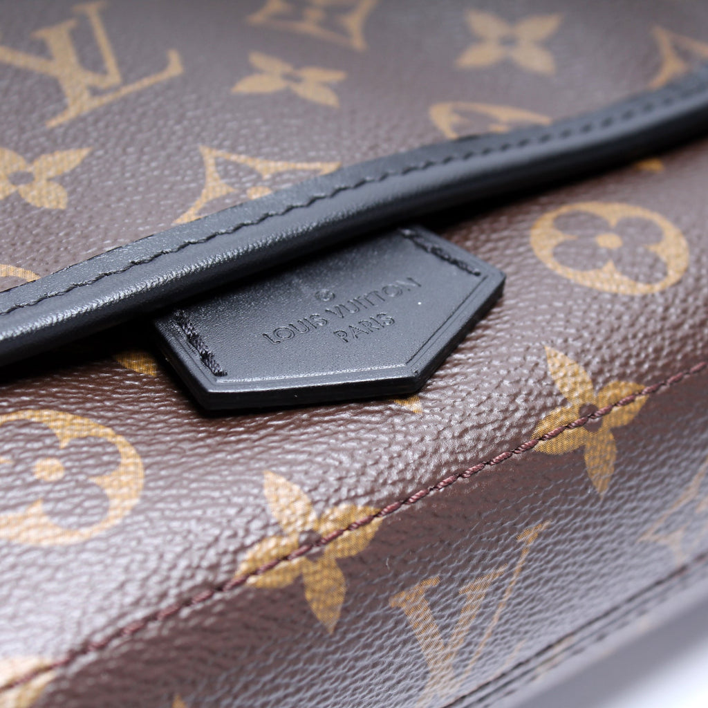 Magnetic Messenger Monogram Macassar