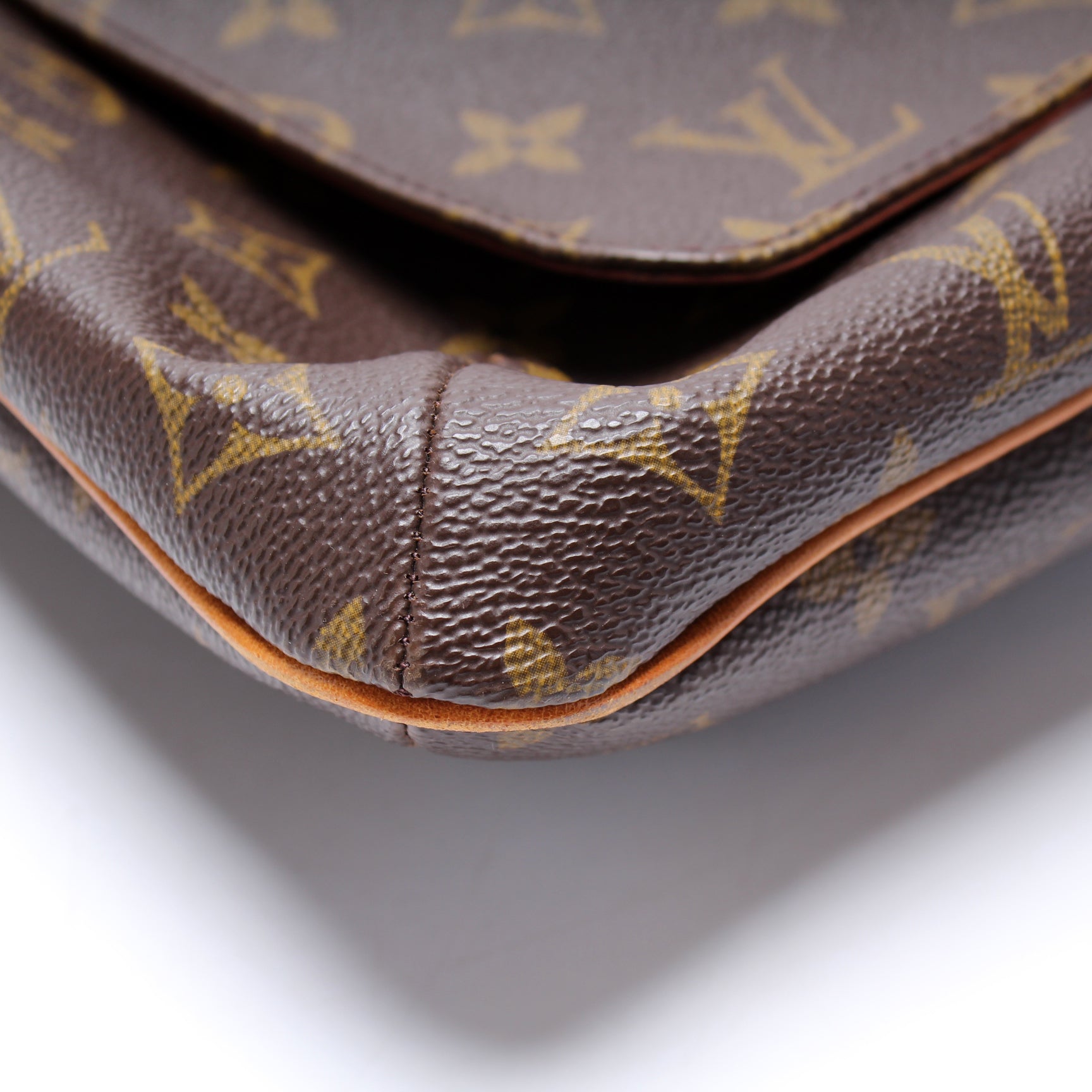 M1:1 Reptte Messenger Monogram