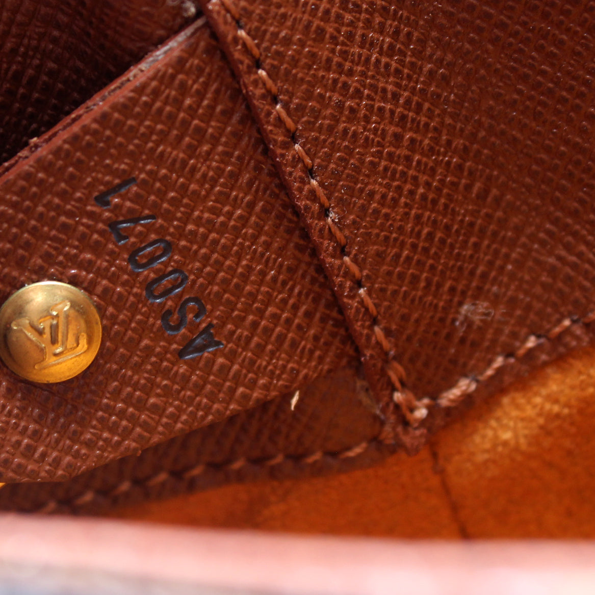 M1:1 Reptte Messenger Monogram