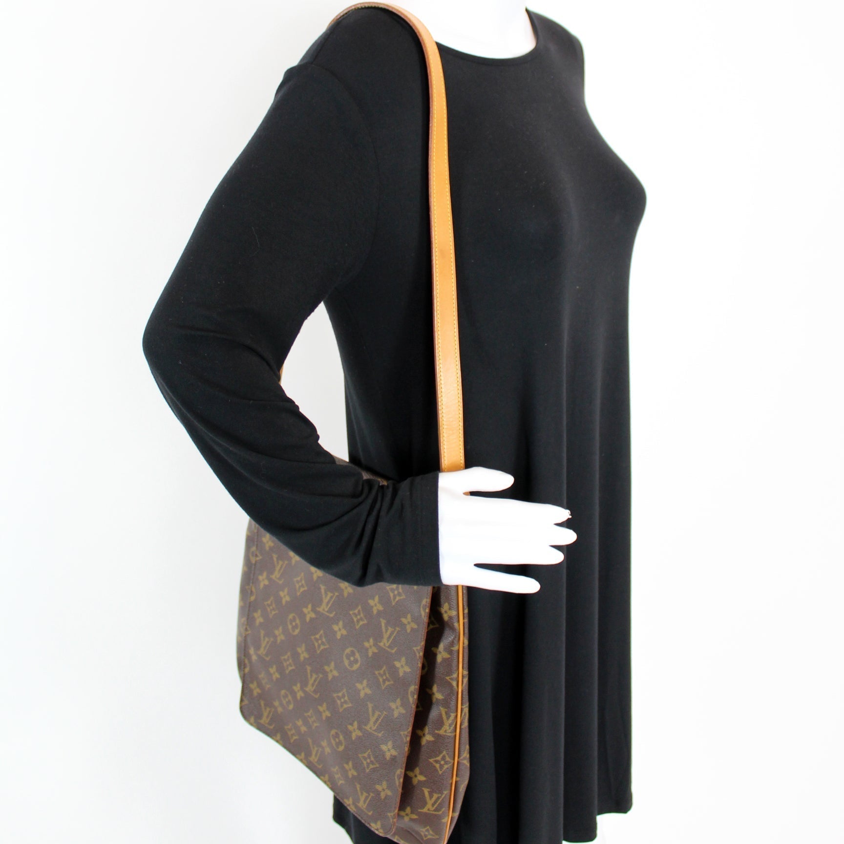 M1:1 Reptte Messenger Monogram