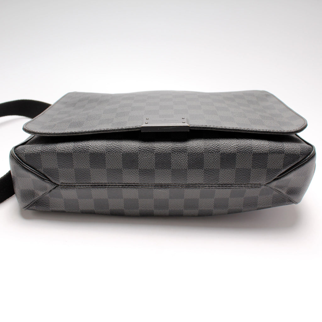District MM Damier Graphite