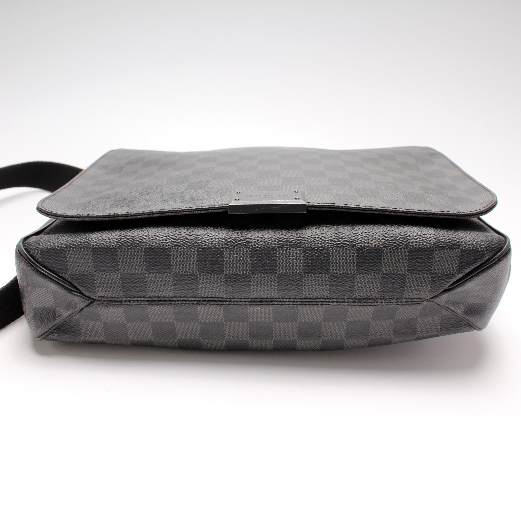 District MM Damier Graphite