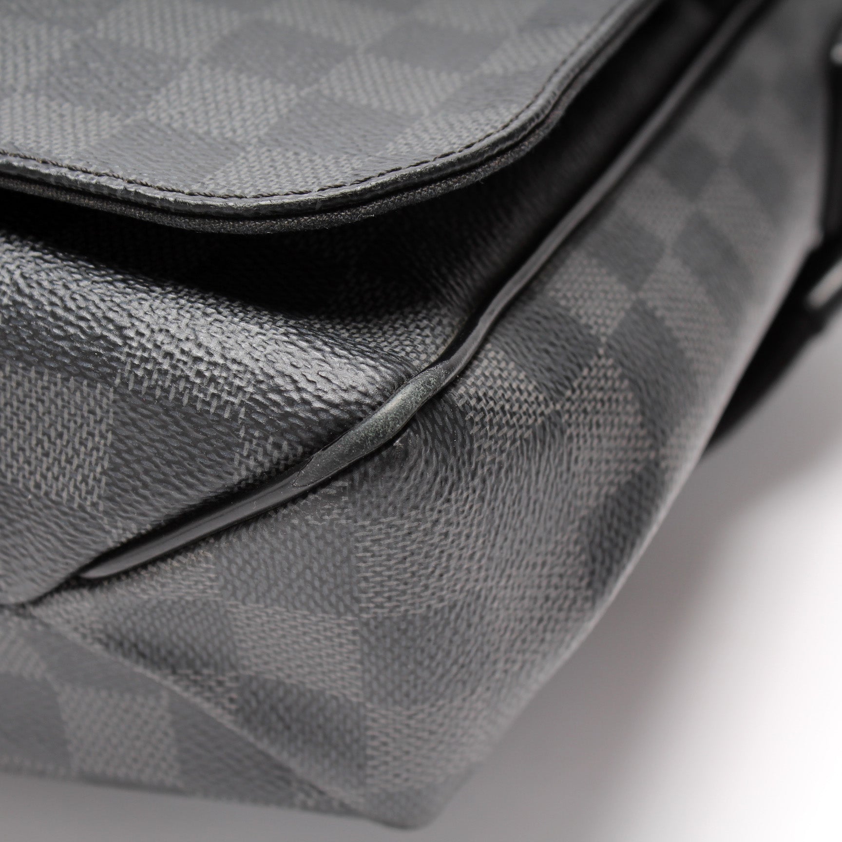 District MM Damier Graphite