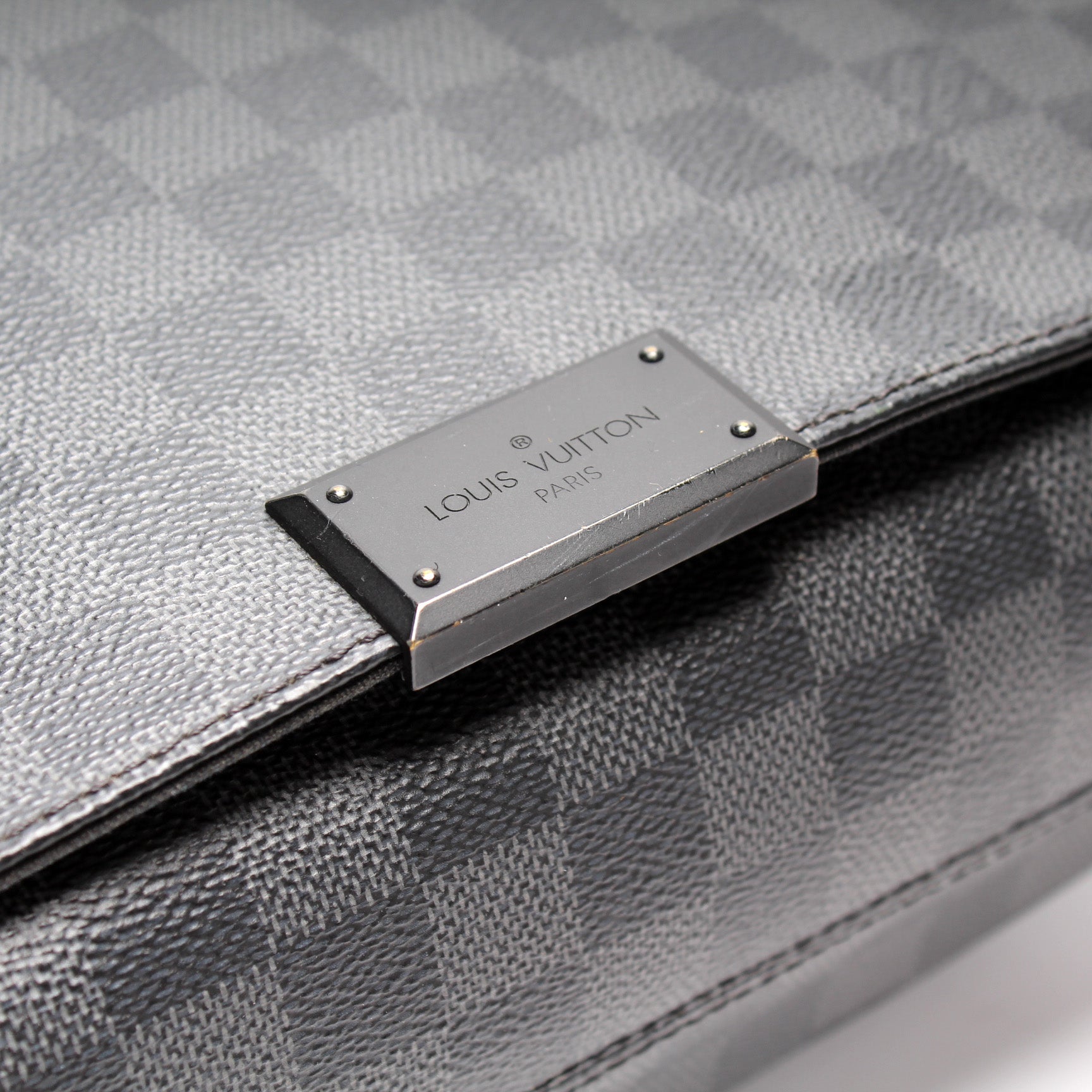 District MM Damier Graphite