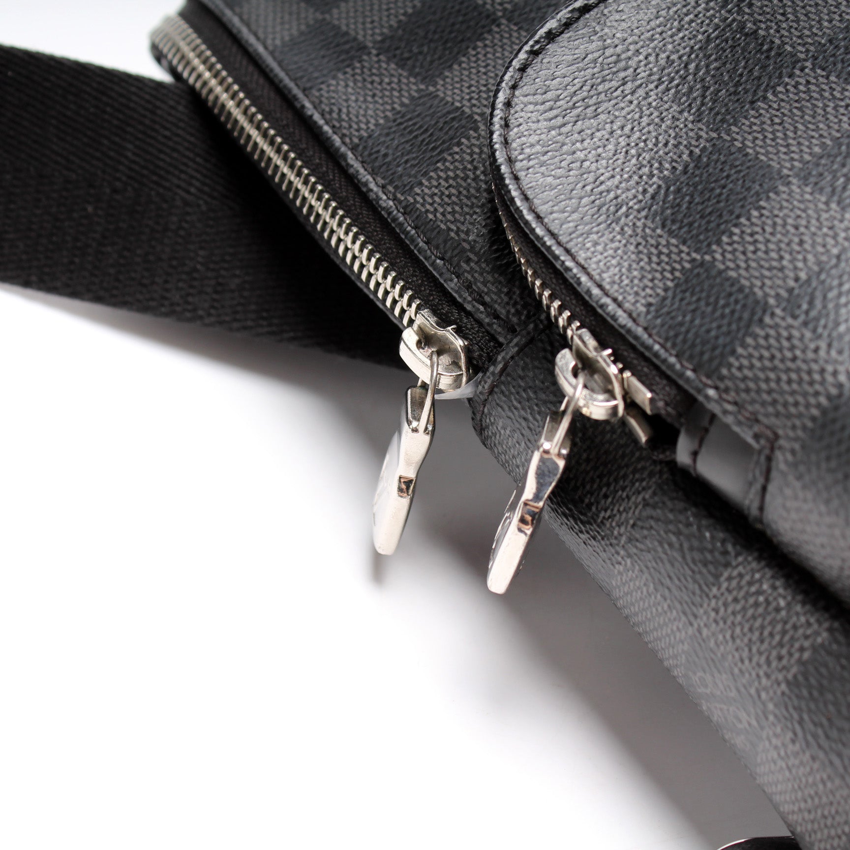 Avenue Sling Bag Damier Graphite