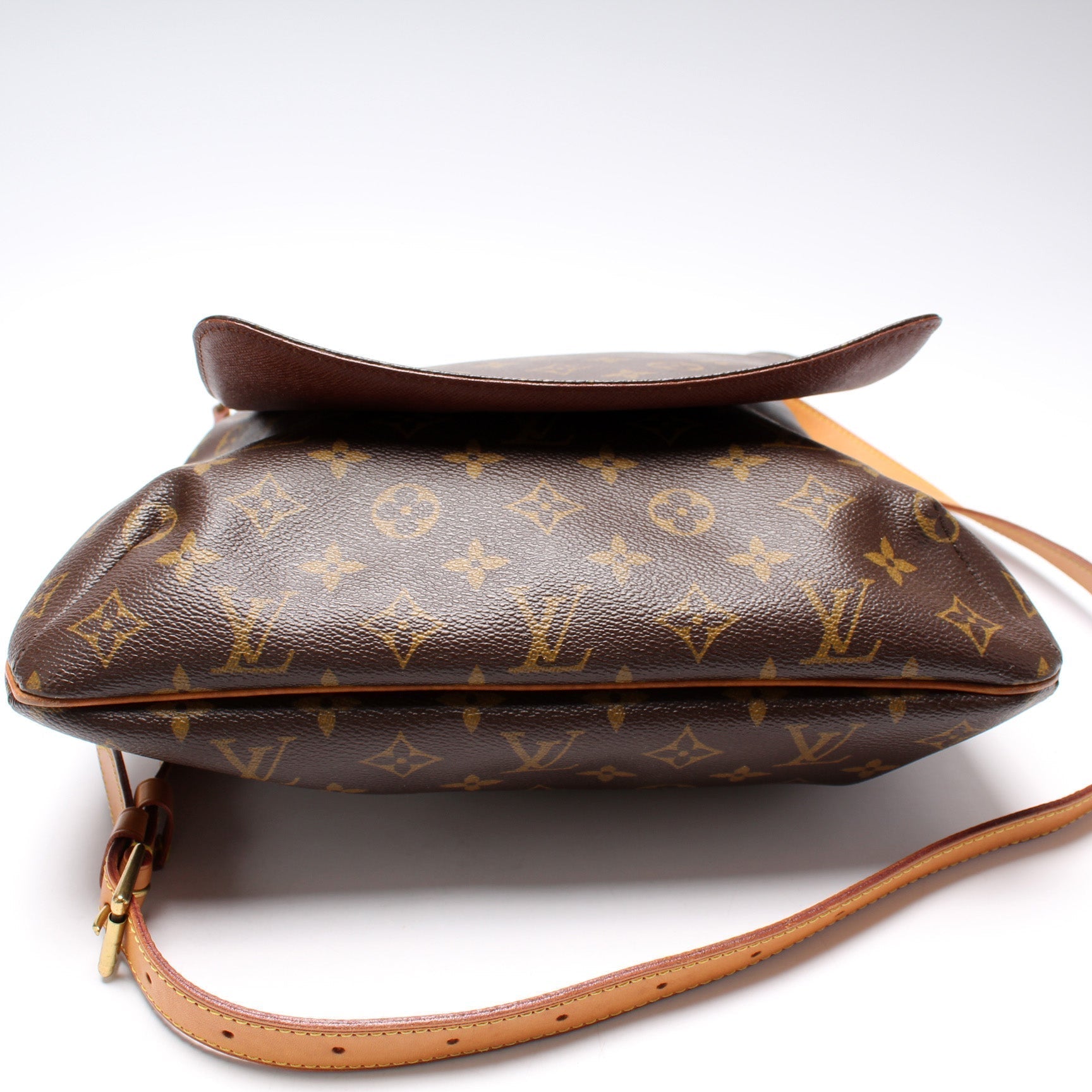 M1:1 Reptte Messenger Monogram