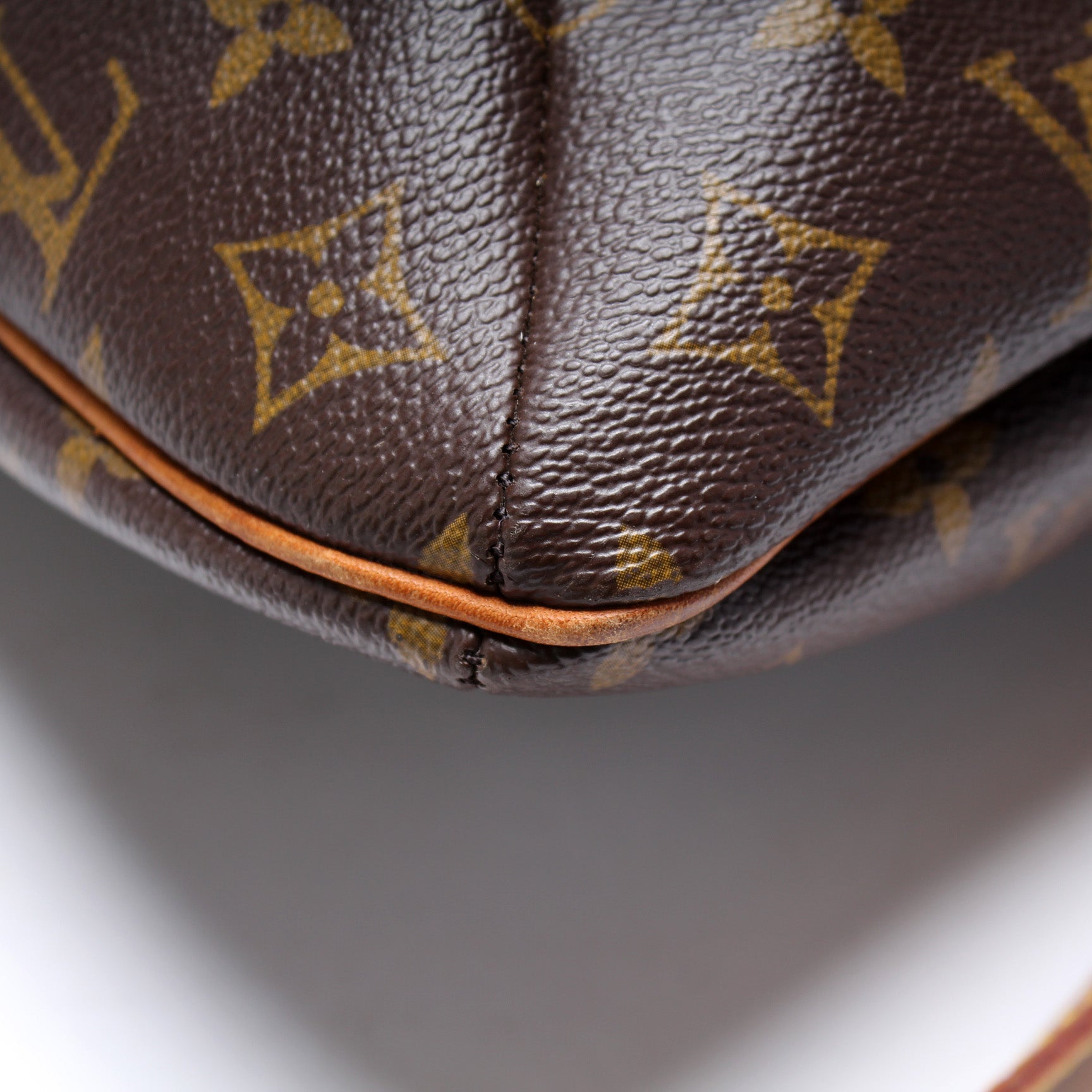 M1:1 Reptte Messenger Monogram