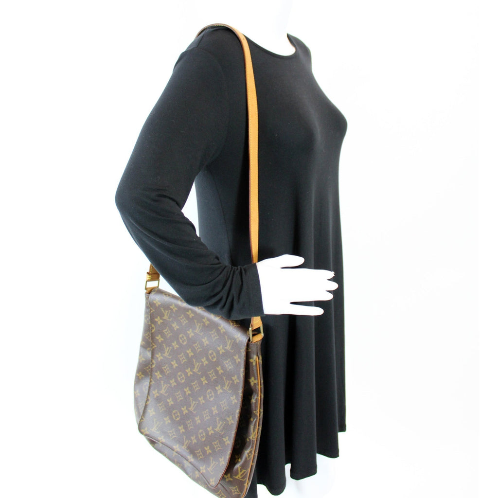 M1:1 Reptte Messenger Monogram