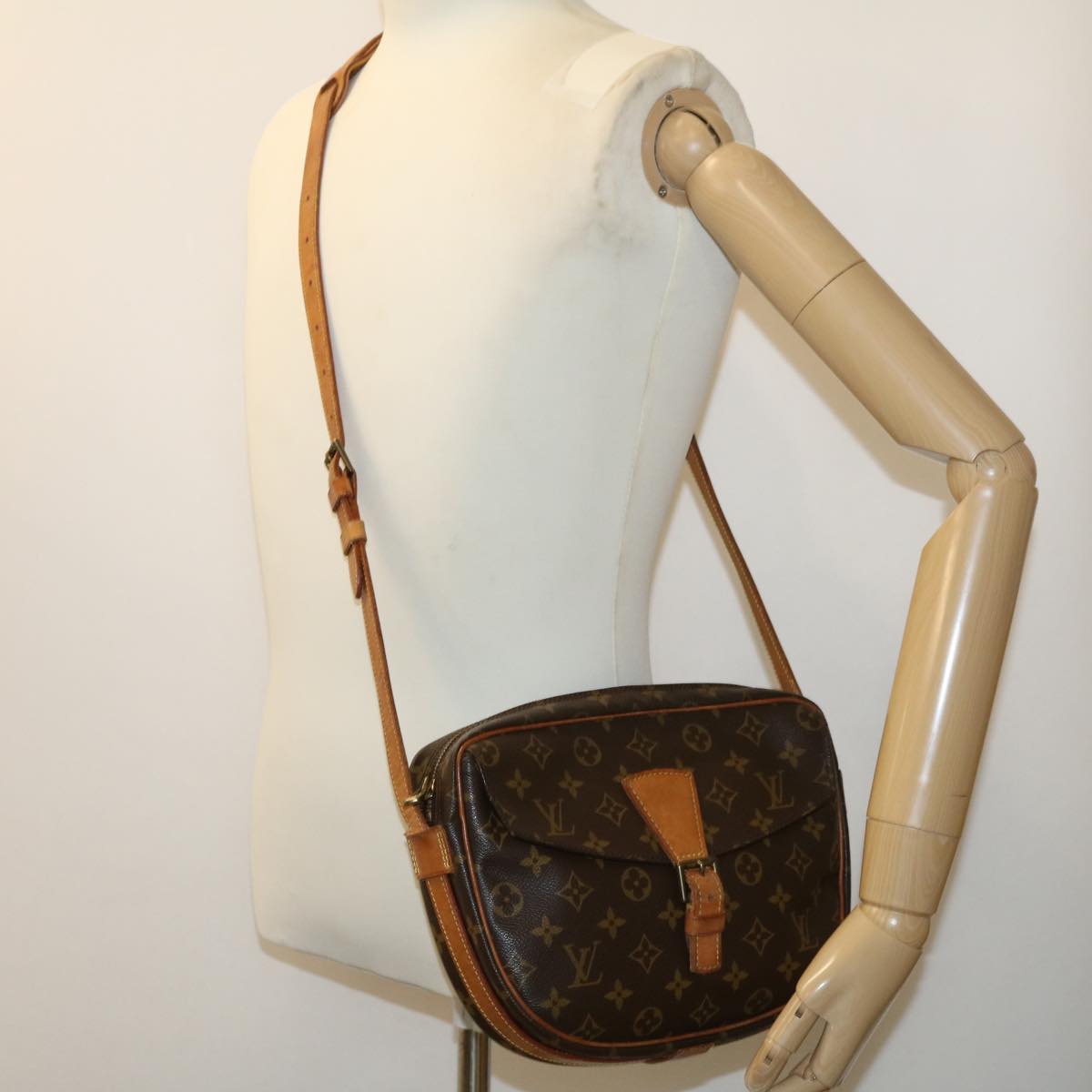 Louis Vuitton Jeune fille Shoulder Bag