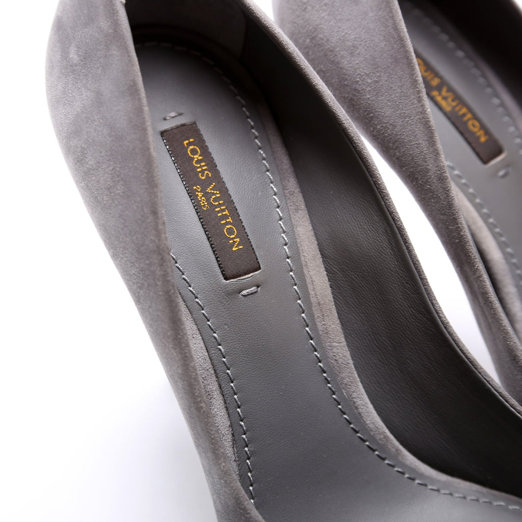 Louis Vuitton Pointed Toe Pumps Size 38.5