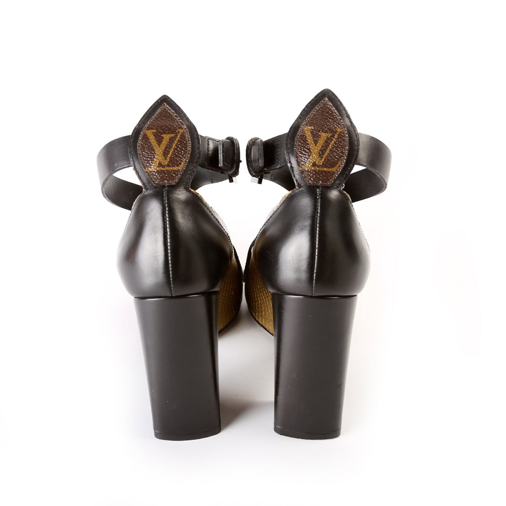 Louis Vuitton Pointed Toe Pumps Size 39